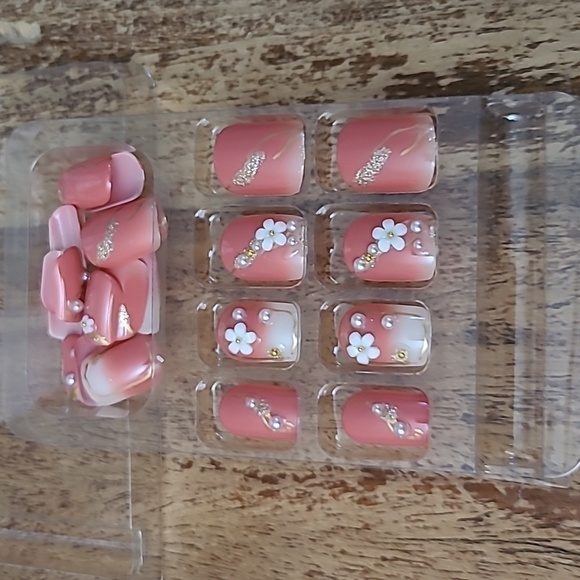 2/$16 3D Floral Pearls Glitter Press On Nails - Picture 13 of 16